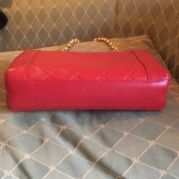 Authentic Chanel bag - Picture 2 of 15